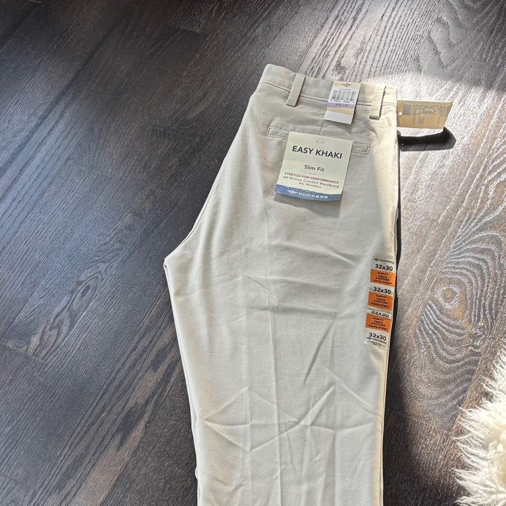 BNWT Dockers Easy Khaki Slim Fit Men’s Pants - Light Khaki